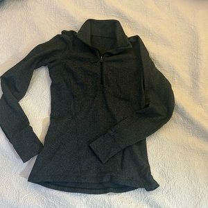 Lulu Lemmon“It’s Rulu half zip”. Older but excellent condition and lightly worn